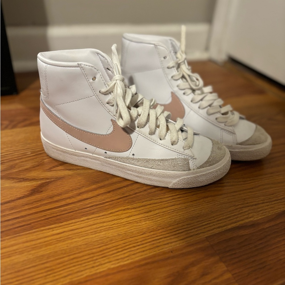 Nike White and Light Pink High-Tops